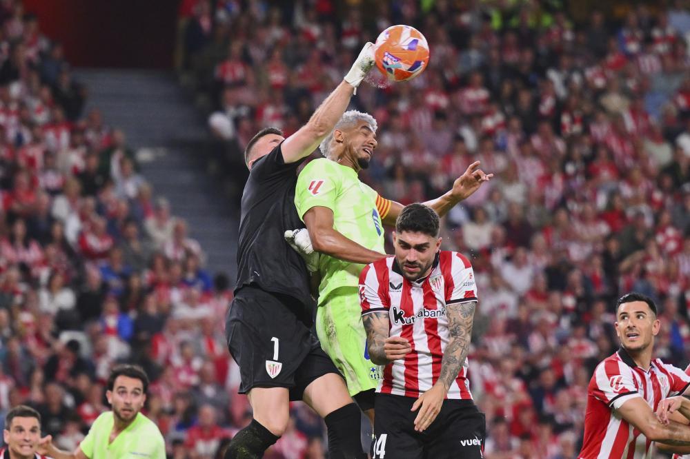 罗马诺：曼联要等谢什科伤情确定后再与齐尔克泽讨论未来